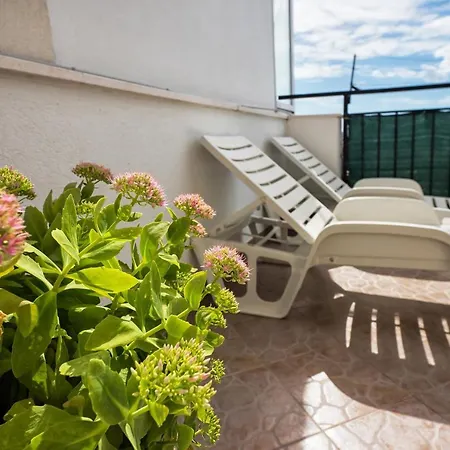 Apartment La Le With Big Terrace Split Exterior photo