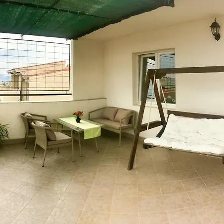 Apartment La Le With Big Terrace Split Exterior photo