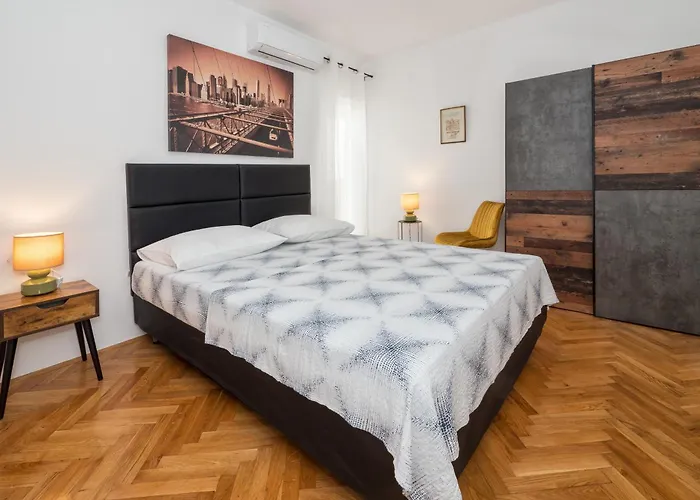 Apartment La Le With Big Terrace